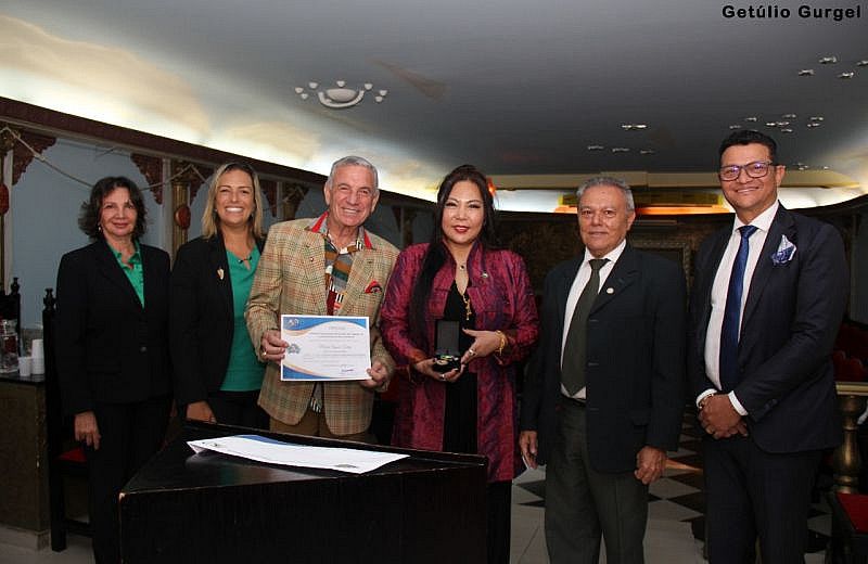 Grão-Mestre Recebe Visita da Princesa Humanitária e do Grão-Prior